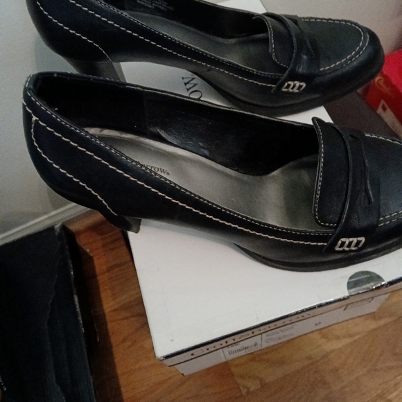 Black shoes - Picture 3 of 4